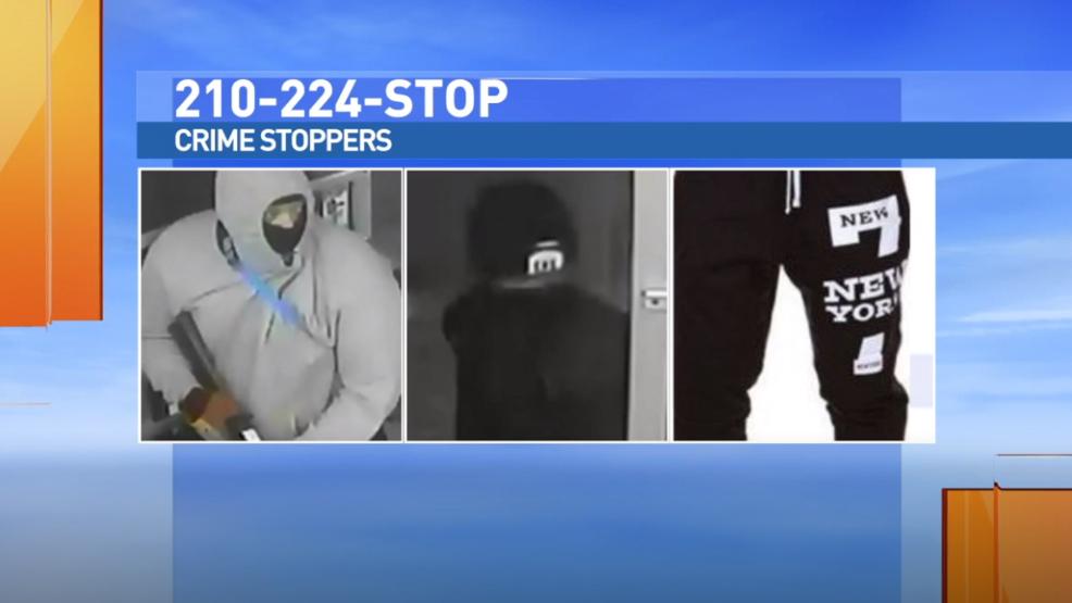 Robbery suspects point guns at cashier, demand money    