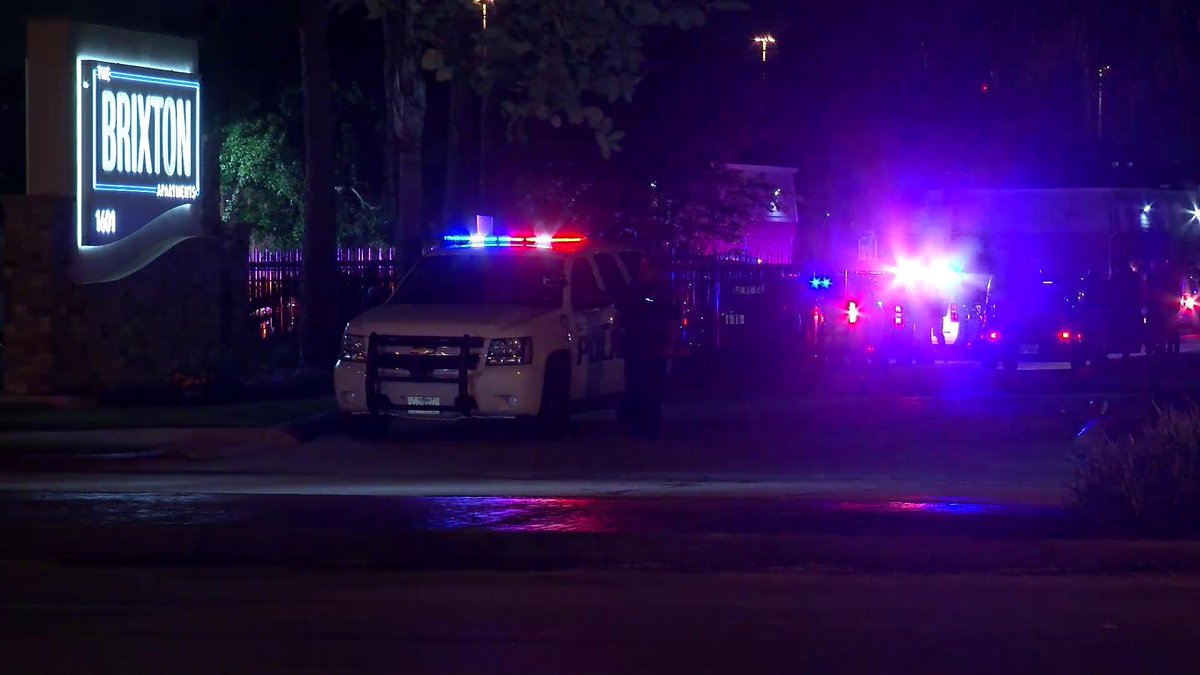 A Baytown policeman fatally shoots a woman outside an apt. complex on Garth Rd