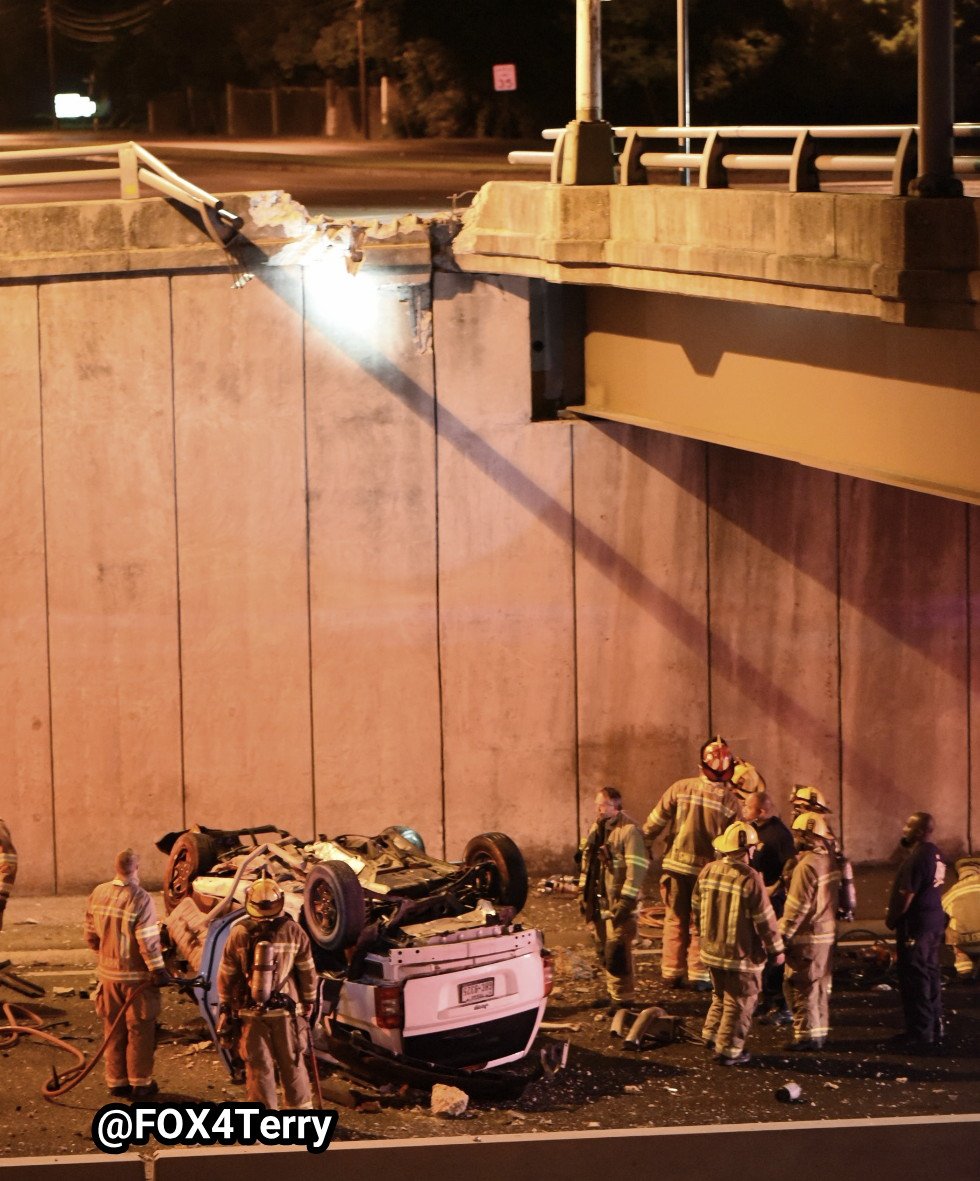 A deadly crash has closed SB Dallas Tollway at W Northwest Hwy. A Jeep crashed through a wall then fell from NW Hwy onto the Tollway