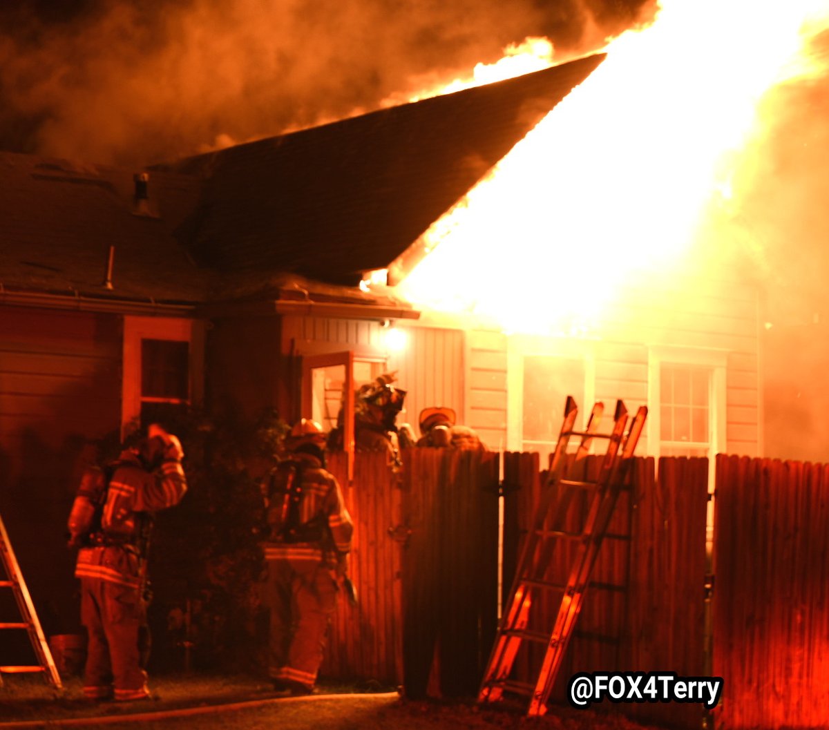 DallasFireResque on scene of a West Dallas house fire. Heavy fire on arrival but firefighters made a quick knockdown