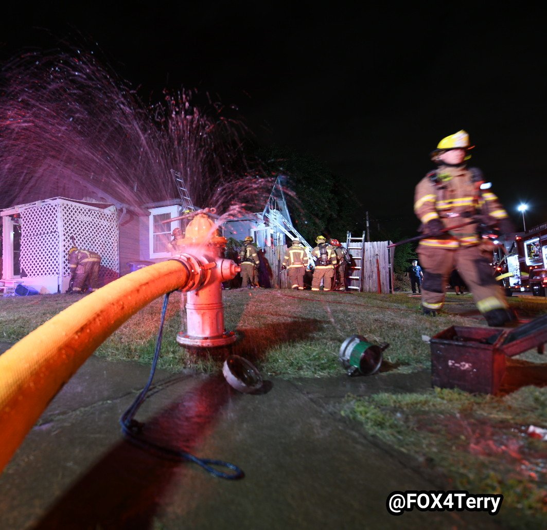 DallasFireResque on scene of a West Dallas house fire. Heavy fire on arrival but firefighters made a quick knockdown