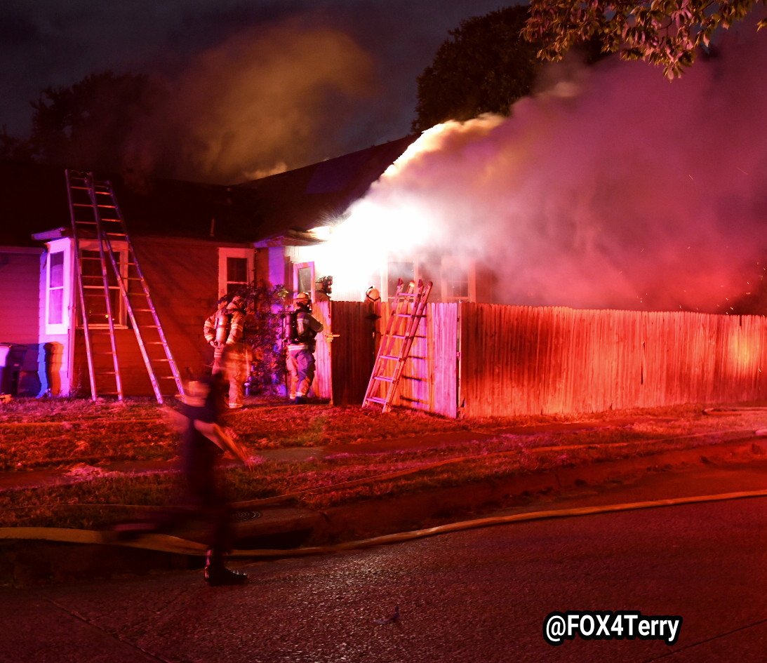 DallasFireResque on scene of a West Dallas house fire. Heavy fire on arrival but firefighters made a quick knockdown