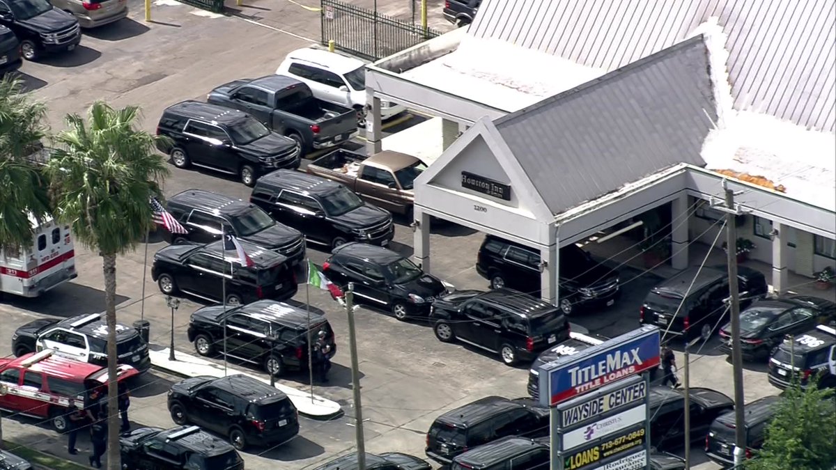 SWAT standoff: Houston police try to coax out armed man barricaded in southeast Houston motel room 