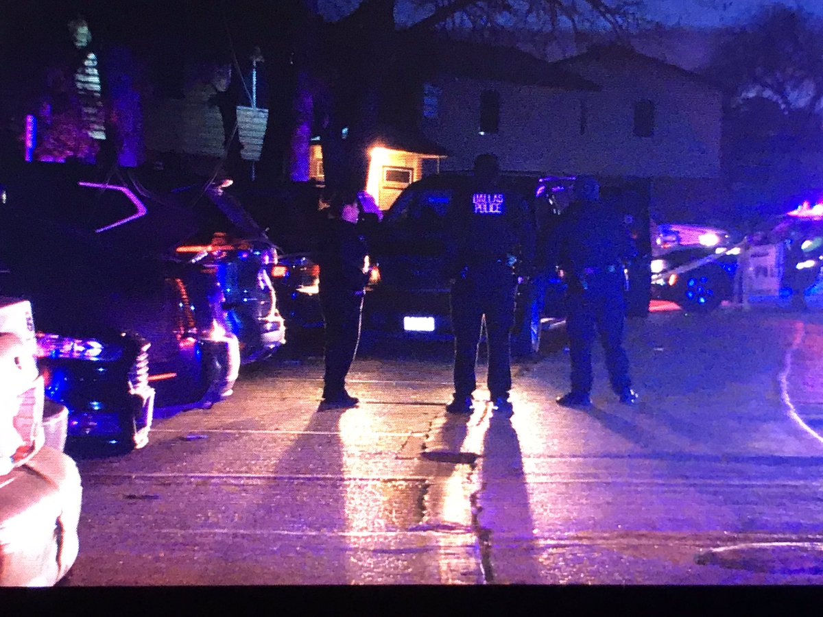 Dallas Police on scene in Oakcliff investigating a shooting. One person found shot in an SUV at a apt complex. The victim was transported with serious injuries