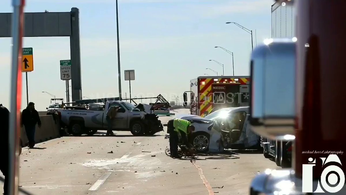 Major accident with possible fatality on I35E southbound on the Lake