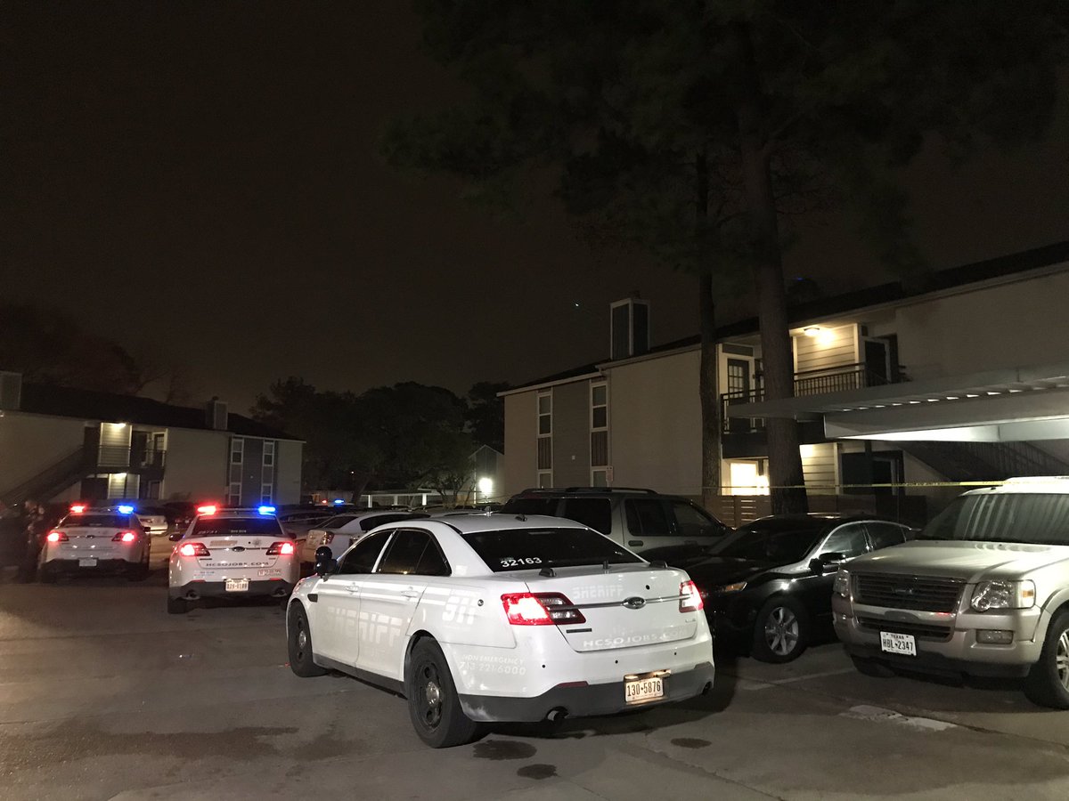 Man shot his ex-girlfriend 2x in NW Harris Co apartment, according to @HCSOTexas investigators. Off Grant Road  near Cypresswood Drive