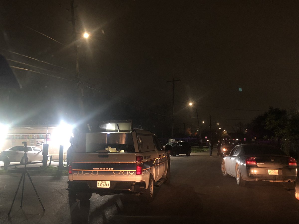 Two houstonpolice officers are okay this morning after shooters opened fire at them with AK47 and pistols near Lydia and Springhill. 3 men are   in custody for questioning. Officers not hurt.