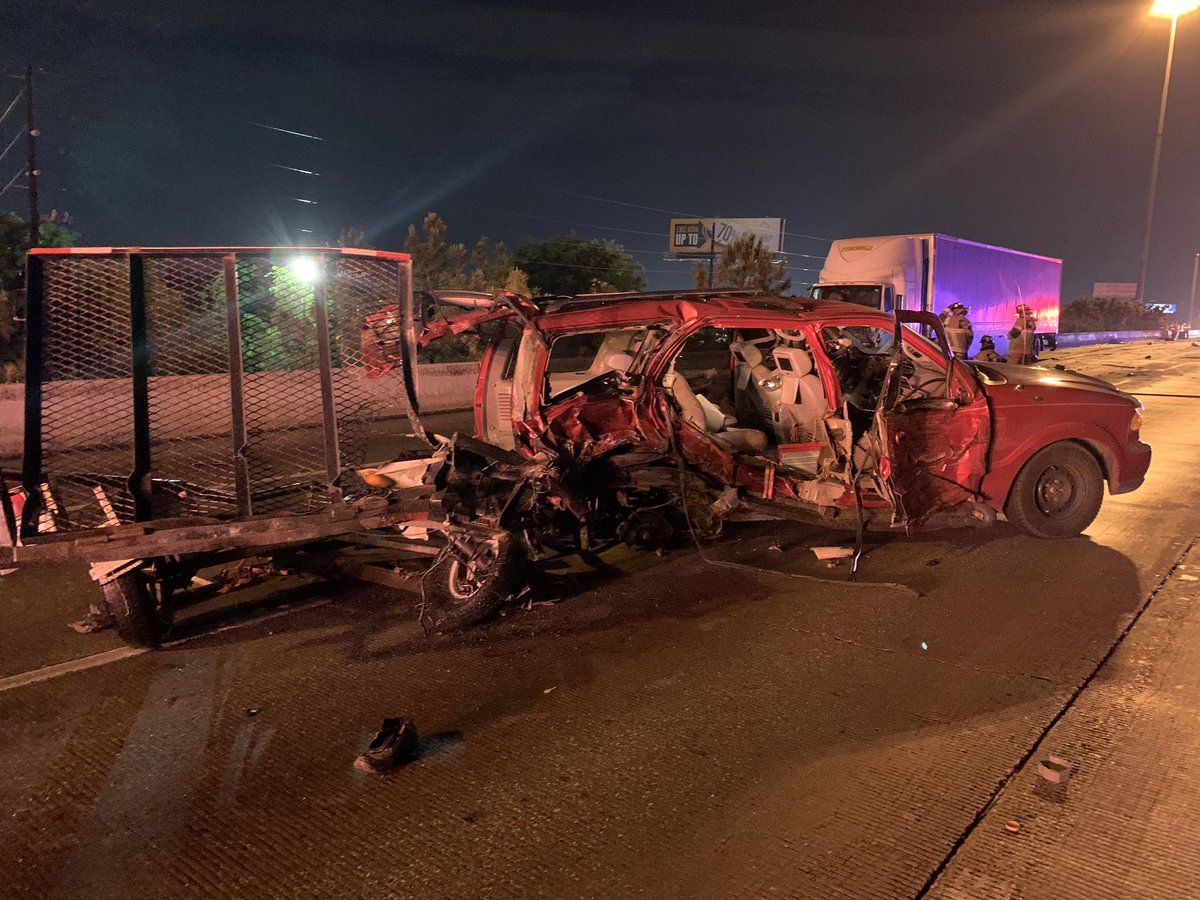 4 Vehicles Involved 1 Amazon Prime Delivery Truck That Semi Plowed Into Cars That Had Been Stopped On Side Of Fwy After Getting It To Accident Minutes Earlier Semi Ran Over