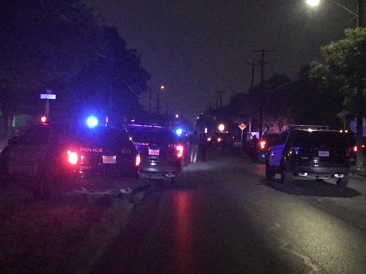 SATXPolice⁩ kill car burglary suspect along Five Palms near Shoreview during struggle after officer is tased