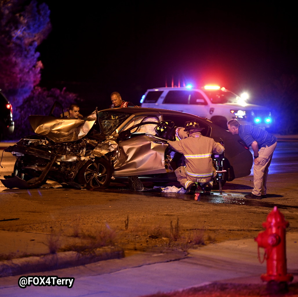 Saginaw police on scene of a crash that's left a woman in critical condition. This along Saginaw Blvd just north of Loop 820