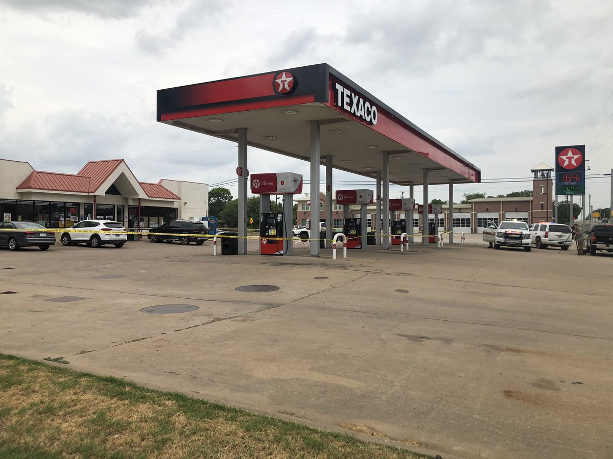 In Giddings where multiple people were stabbed before 9am. According to an official with the Texas Rangers, at least 3 people were stabbed near 77 & Independence and Waco and  Independence. Giddings officer shot the suspect who's   dead. No word on the victims' injuries