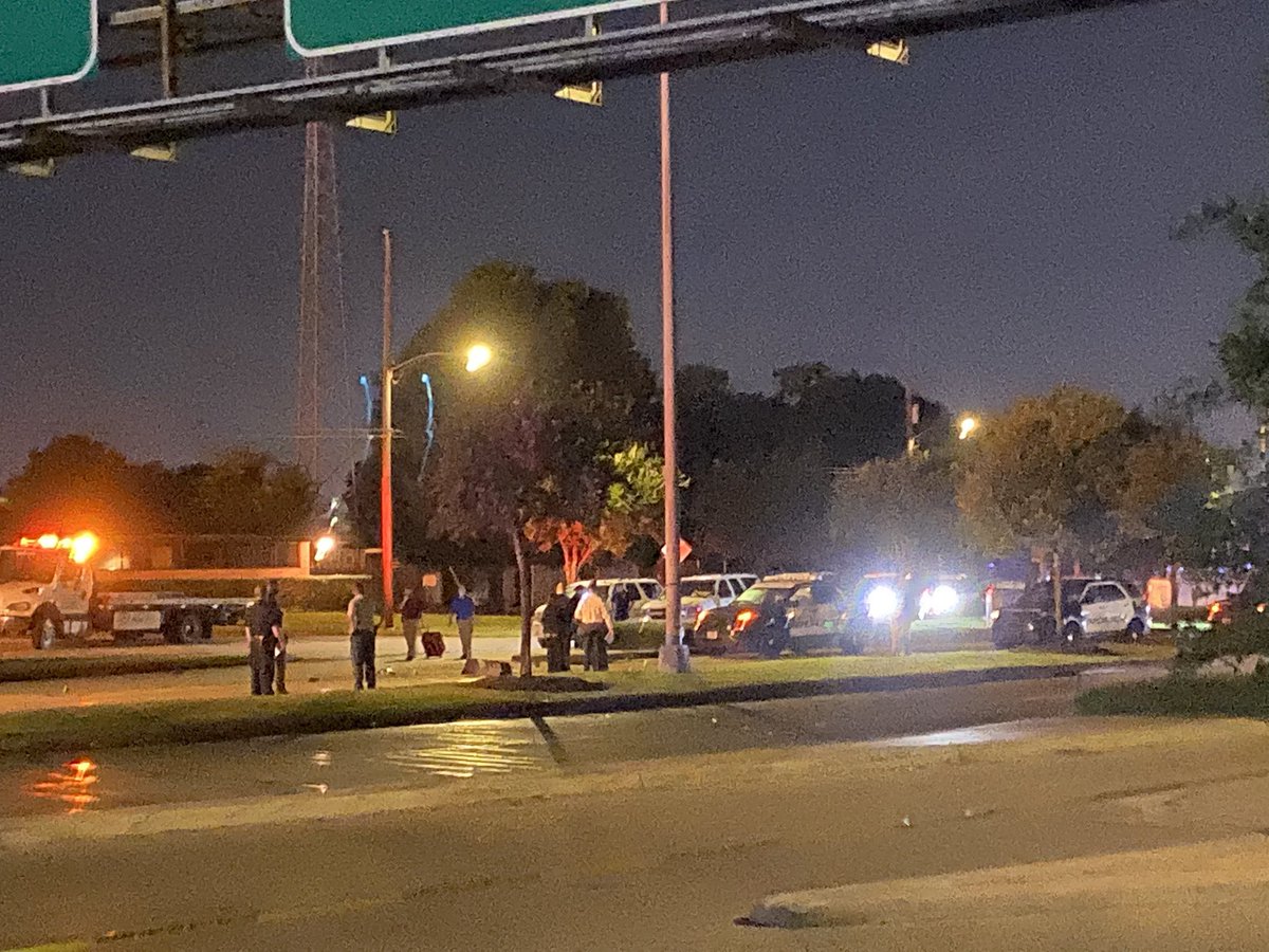Houston Police on the scene investigating an officer involved shooting near 3200 Old Spanish Trail. Officers say preliminary info is a male suspect fired shots at officers during a vehicle pursuit. 
