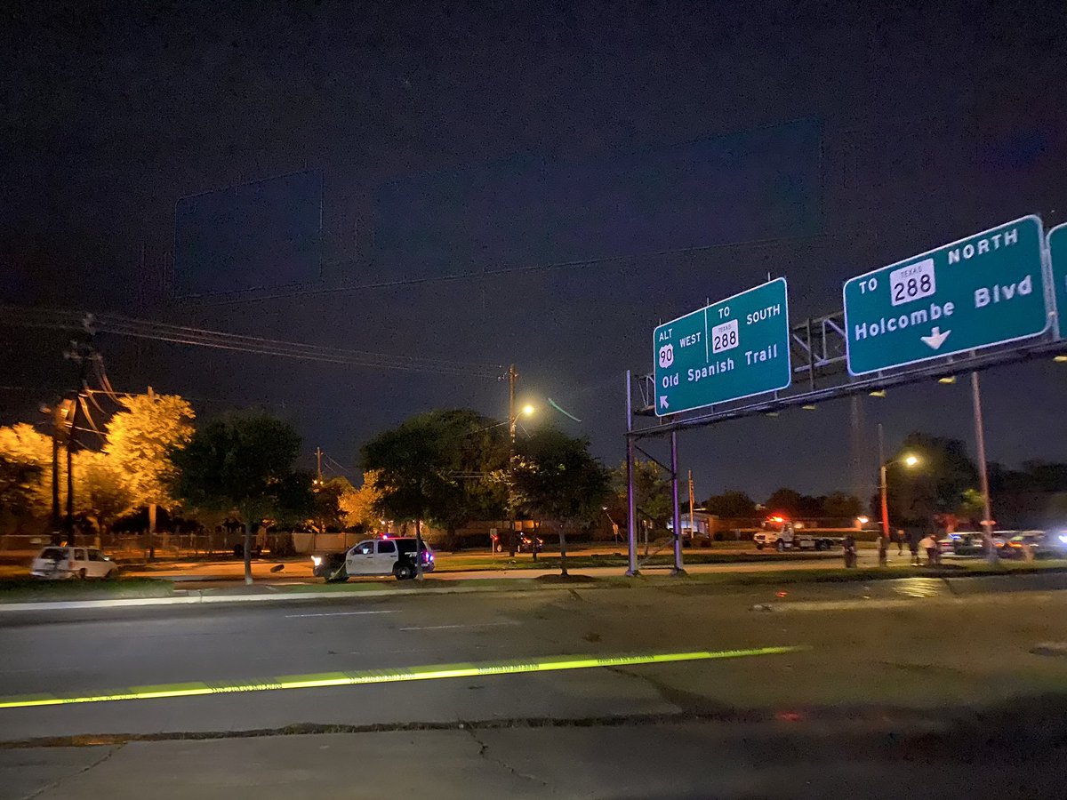 Houston Police on the scene investigating an officer involved shooting near 3200 Old Spanish Trail. Officers say preliminary info is a male suspect fired shots at officers during a vehicle pursuit. 