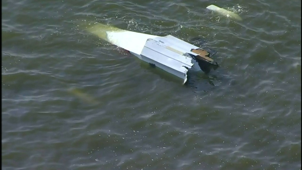 recent plane crashes in water