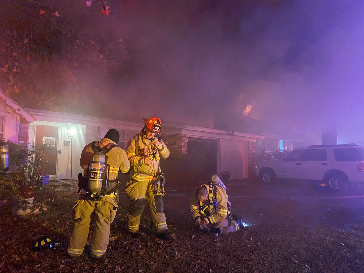 2-alarm fire involving two houses in Forest Hill this evening. Forest Hil, @FortWorthFire, Pantego and Crowley FDs on the ticket