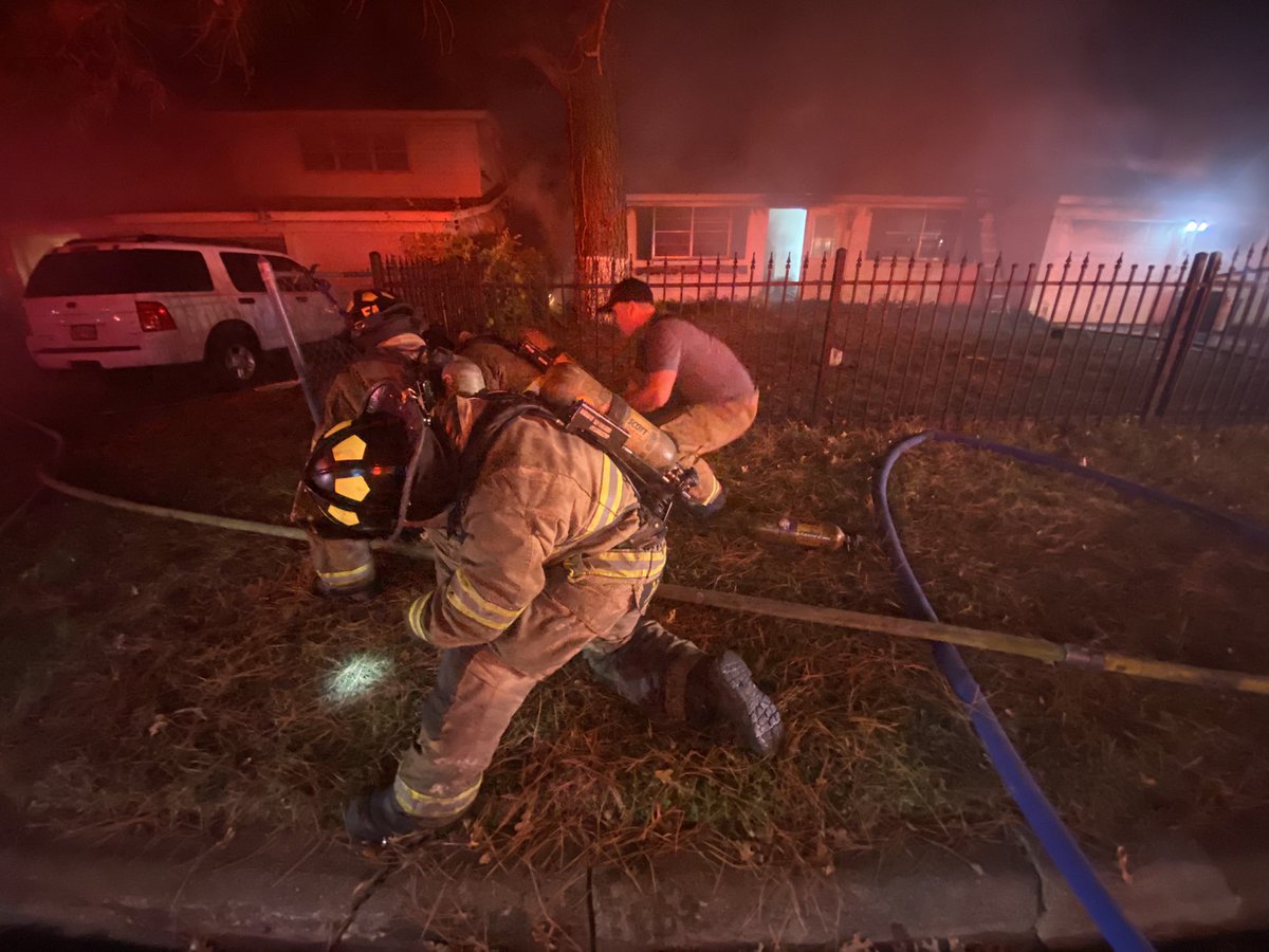 2-alarm fire involving two houses in Forest Hill this evening. Forest Hil, @FortWorthFire, Pantego and Crowley FDs on the ticket