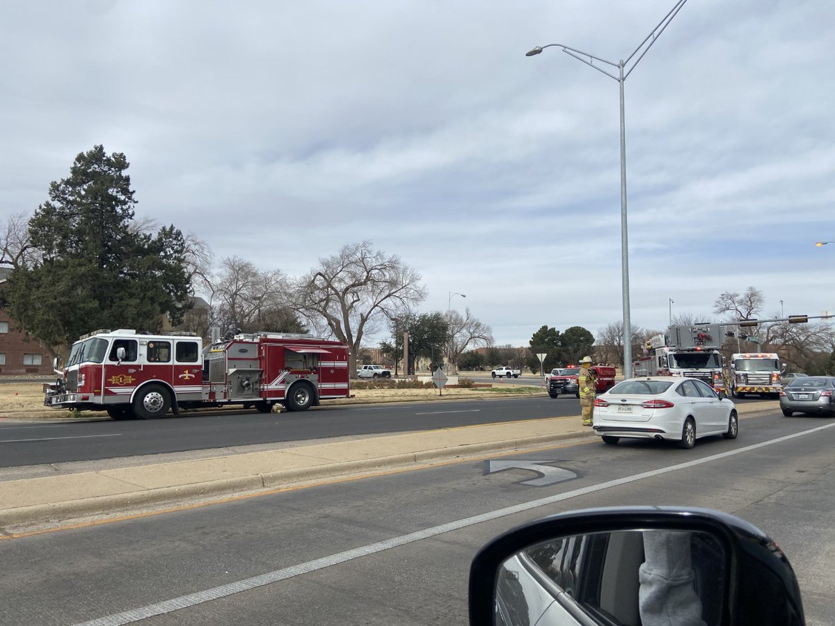 Crews are on scene of a gas leak on University between 19th and 20th Streets. The call came in around 10:15 this morning. Avoid the area if possible