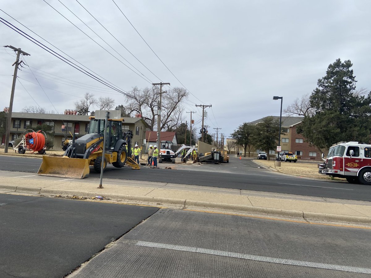 Crews are on scene of a gas leak on University between 19th and 20th Streets. The call came in around 10:15 this morning. Avoid the area if possible