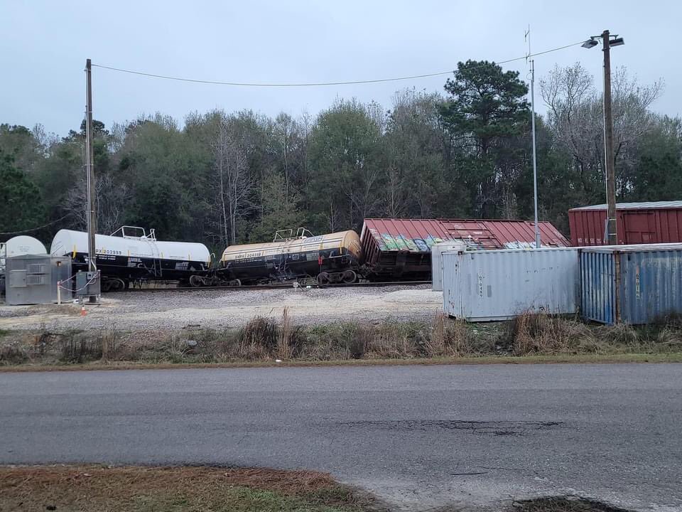 Derailed train cars in Silsbee pose no danger to public, according to authorities.