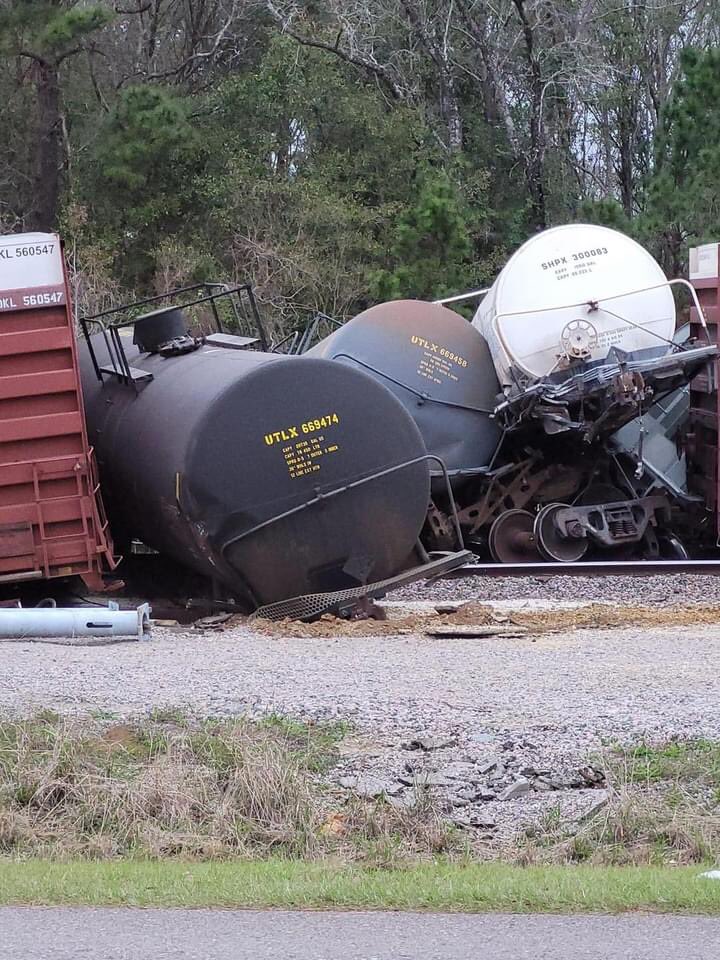 Derailed train cars in Silsbee pose no danger to public, according to authorities. 