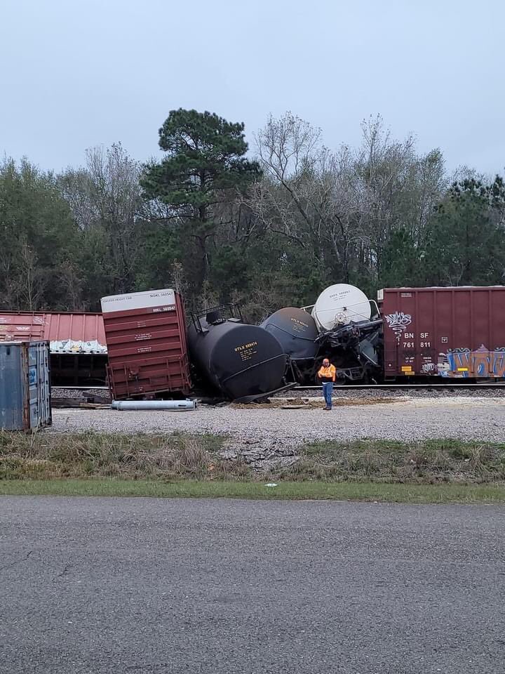 Derailed train cars in Silsbee pose no danger to public, according to authorities. 