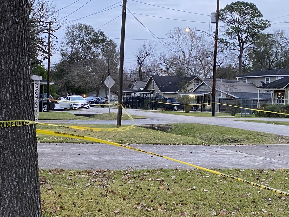 1 dead, 1 on the loose after a crash on Crandon Street. Detectives say the two vehicles crashed and then two started shooting at one another. A woman, not involved, was hit by a stray bullet