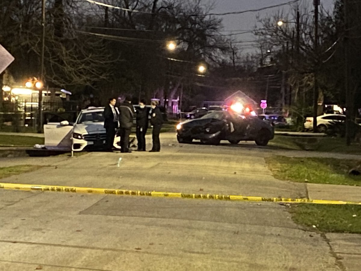 1 dead, 1 on the loose after a crash on Crandon Street. Detectives say the two vehicles crashed and then two started shooting at one another. A woman, not involved, was hit by a stray bullet 