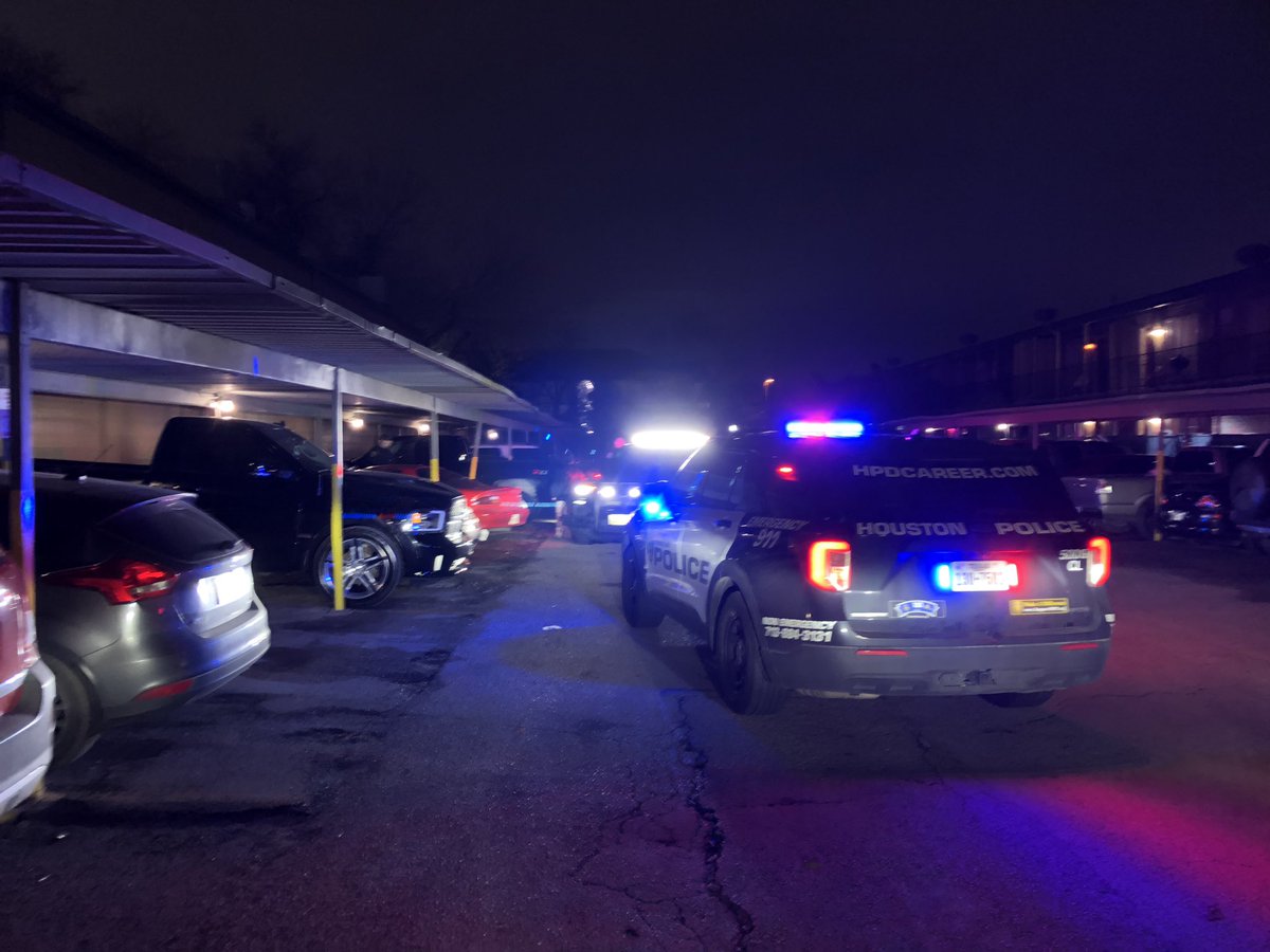 Houston Police:Clear Lake officers are at a shooting scene 9200 Nathaniel. Adult male shot during an attempted robbery. Victim is expected to survive. Patrol, K9 and FOX are searching the area