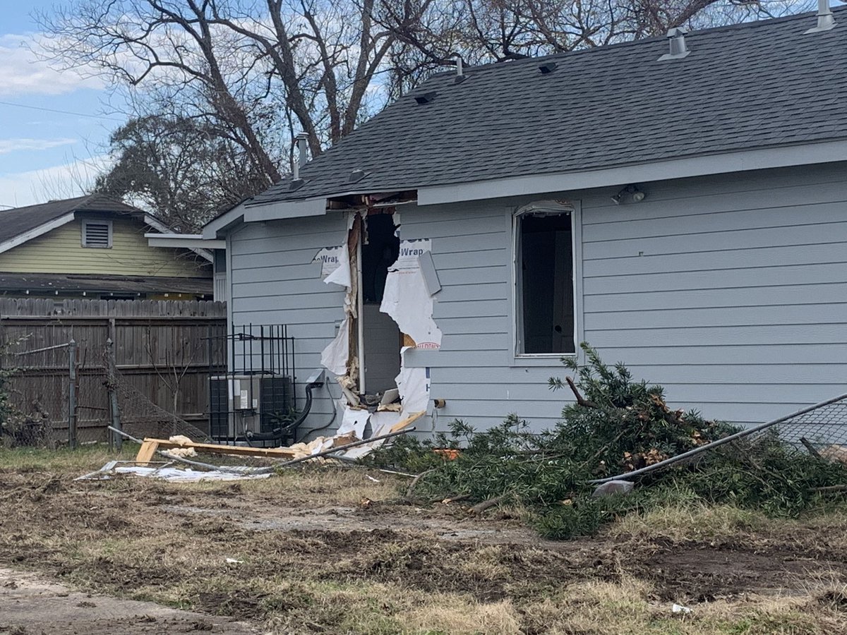 FIRST LOOK at the house where a suspect who allegedly shot three @houstonpolice officers was holed up for hours yesterday. He's now in the hospital with a gunshot wound to the neck