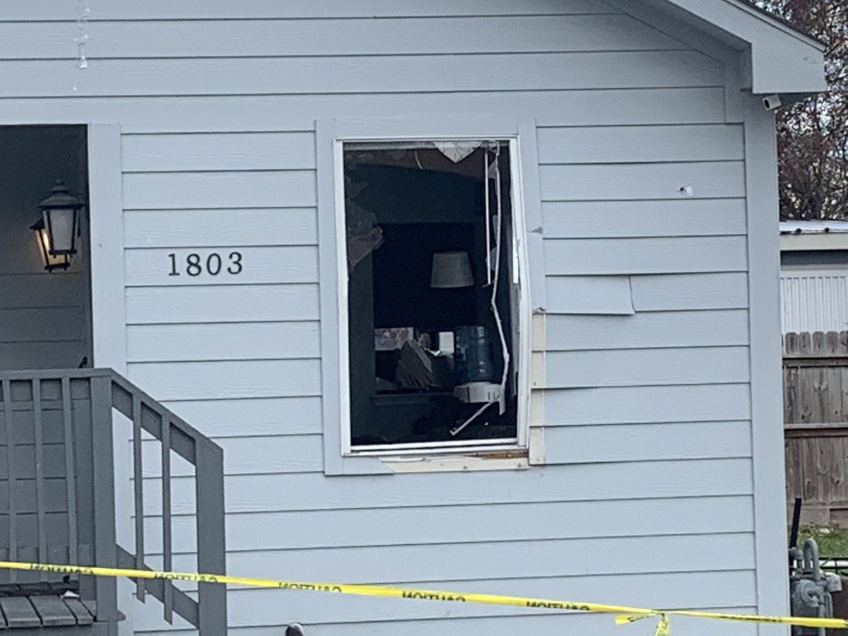 FIRST LOOK at the house where a suspect who allegedly shot three @houstonpolice officers was holed up for hours yesterday. He's now in the hospital with a gunshot wound to the neck