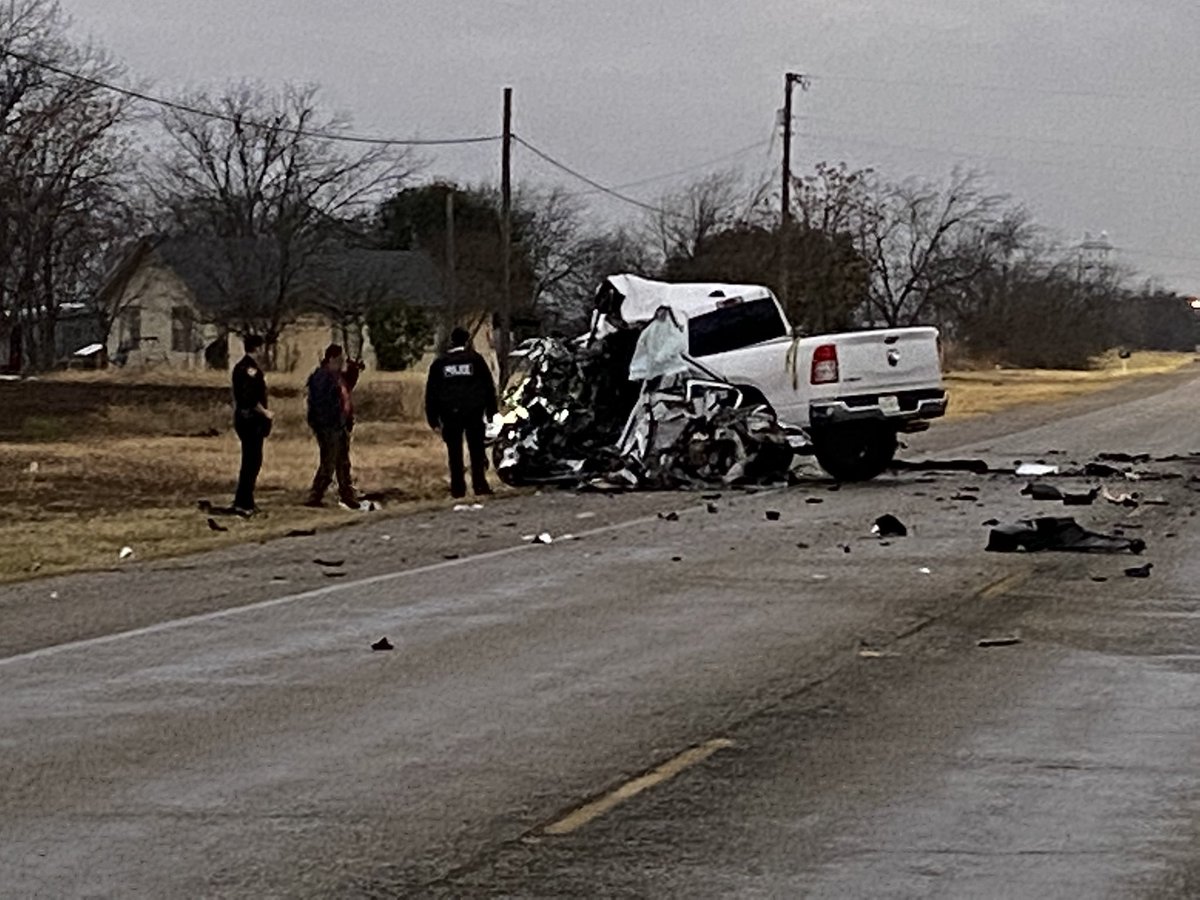 @SATXPolice say driver of white pick up died after being taken to the hospital. New Laredo Highway shutdown for hours as detectives investigate the cause of the wreck