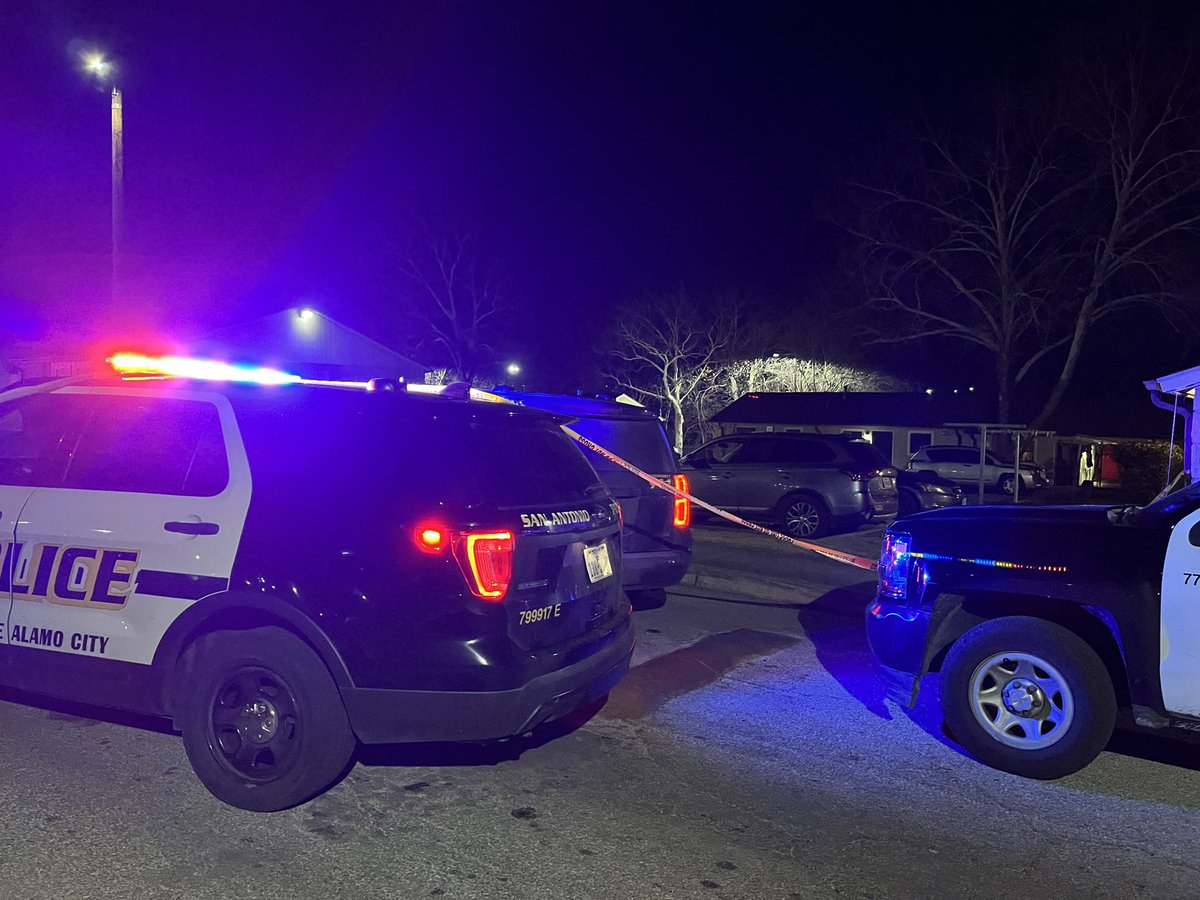 High View Apts in the Eastside where @SATXPolice are investigating a shooting scene