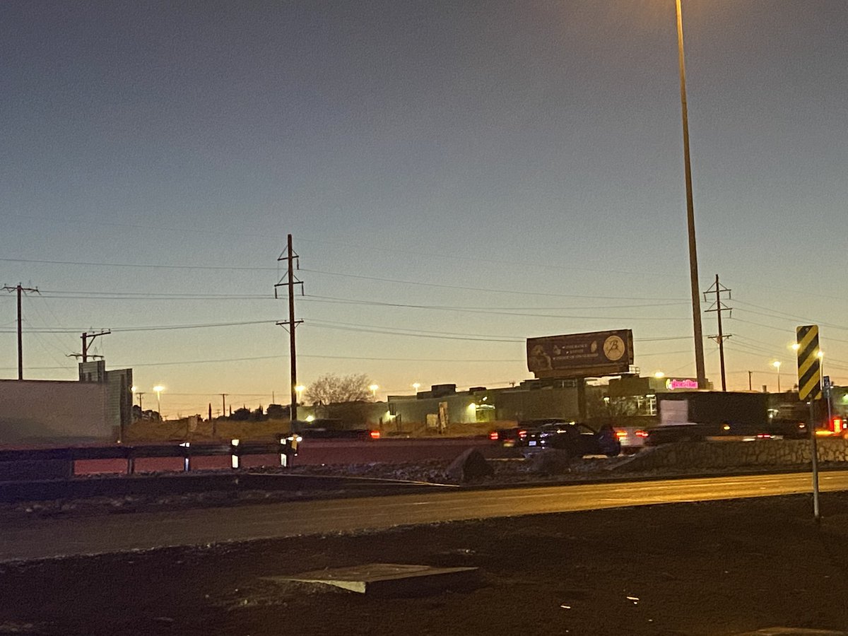 @EPPOLICE on scene investigating a shooting on I-10 passed Lee Trevino heading east.   Dispatchers tell 2 men were taken to the hospital, one with possible minor injuries the other with possible serious injuries.