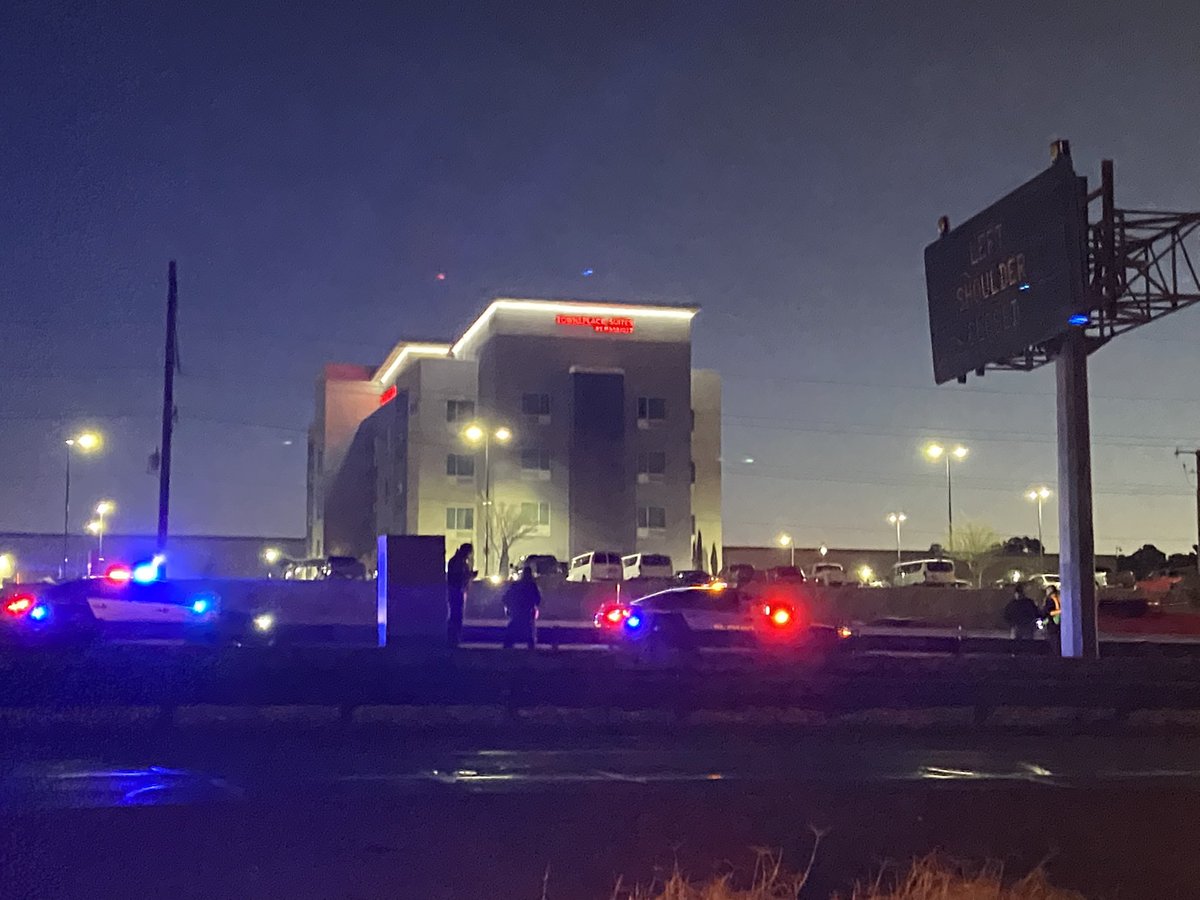 @EPPOLICE on scene investigating a shooting on I-10 passed Lee Trevino heading east.   Dispatchers tell 2 men were taken to the hospital, one with possible minor injuries the other with possible serious injuries.   