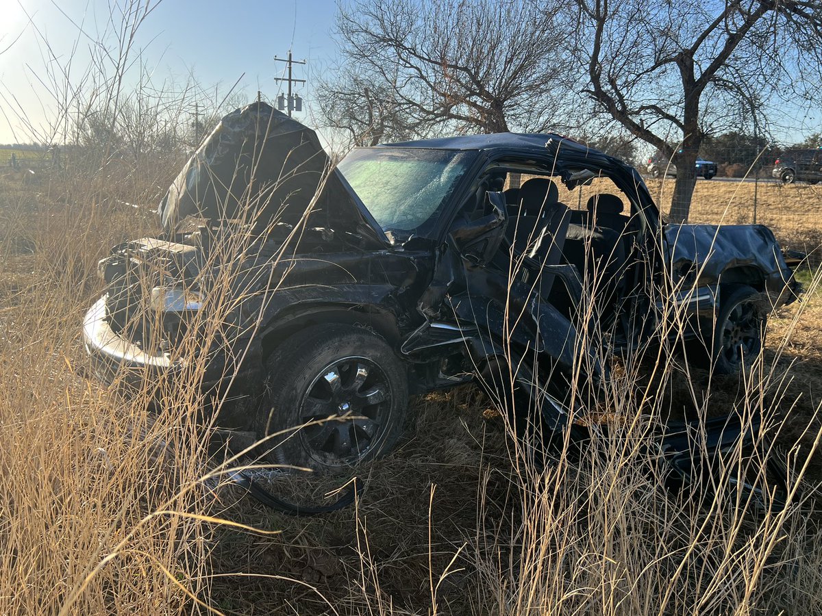 Multiple fatalities and several injuries after a single car crash involving a suspected human smuggler in Zavala County this morning. @TxDPS says the driver of this pickup was evading them on US 57, east of La Pryor, when they lost control and rolled several times