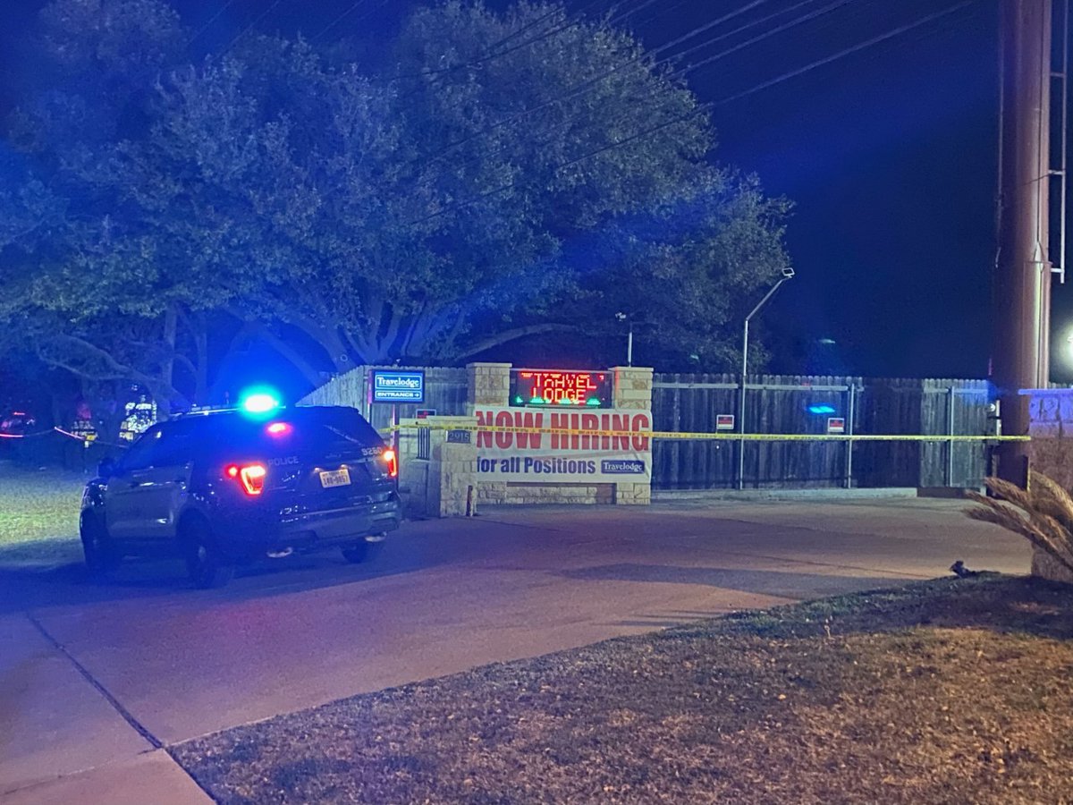 APD is investigating after 2 people were shot at a south Austin motel