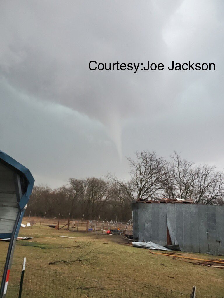 Leonard, Tx but that can be considered fortunate. debris / twisted metal across SH-78.  No injuries or deaths reported. About a dozen homes damaged.