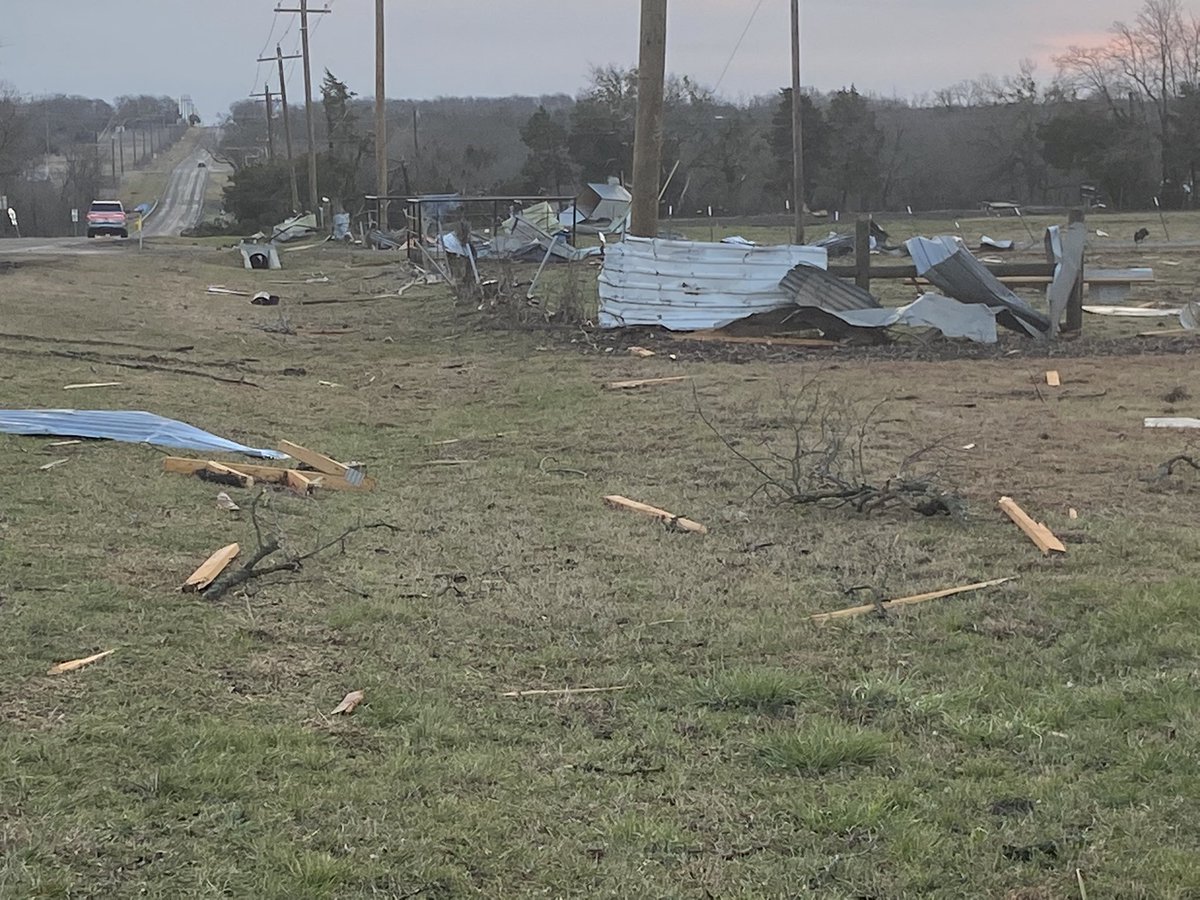 Leonard, Tx but that can be considered fortunate. debris / twisted metal across SH-78.  No injuries or deaths reported. About a dozen homes damaged.