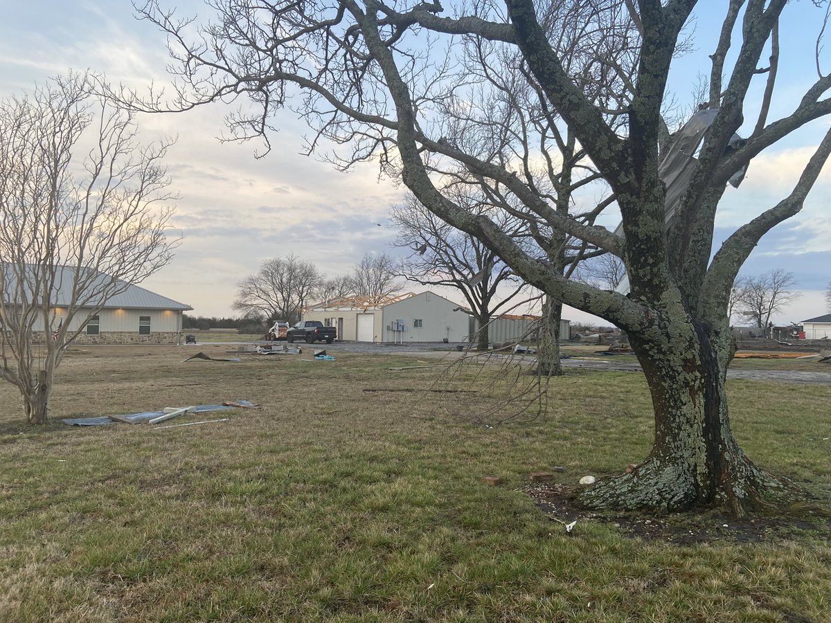 Leonard, Tx but that can be considered fortunate. debris / twisted metal across SH-78.  No injuries or deaths reported. About a dozen homes damaged.