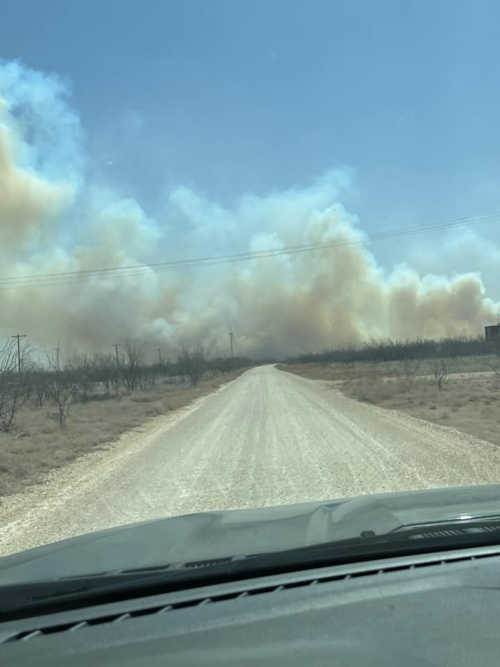 Blowing dust and wildfires are spreading here in the Permian Basin. A wildfire is currently burning just southeast of Big Lake in southern Reagan County txwx Stormracker9 @TxStormChasers @NWSMidland   camera Tim Moreno, Big lake camera Peggy Schaefer, Stanton