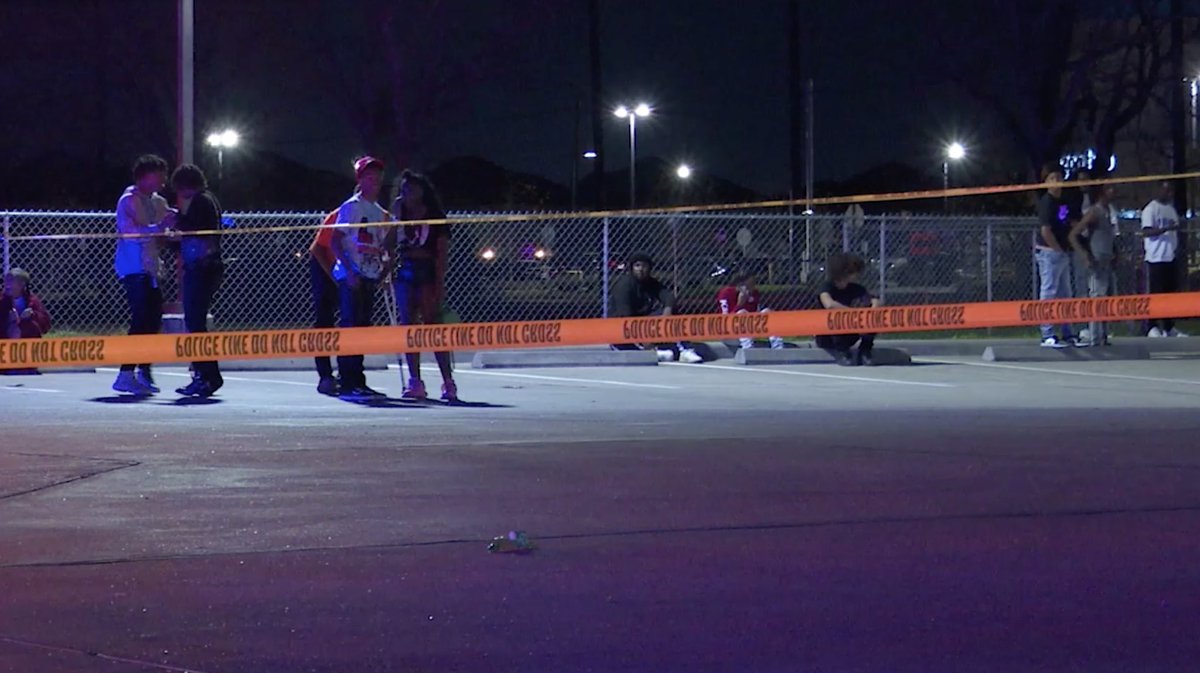 One teen is dead, three others injured in a shooting at a birthday party for a 16-year-old. Deputies received the call around 12:30 a.m. at Dreamlight Production Studios in Southwest Houston. @HCSOTexas is investigating. 