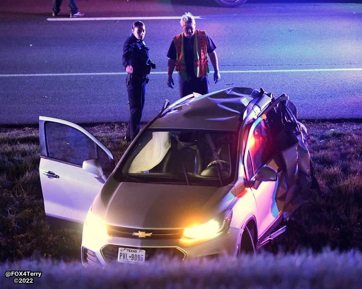 DFWtraffic All EB E RL Thornton Frwy closed at Ferguson Rd. @Dallas_Sheriff deputies are on scene working a deadly multi-vehicle crash.