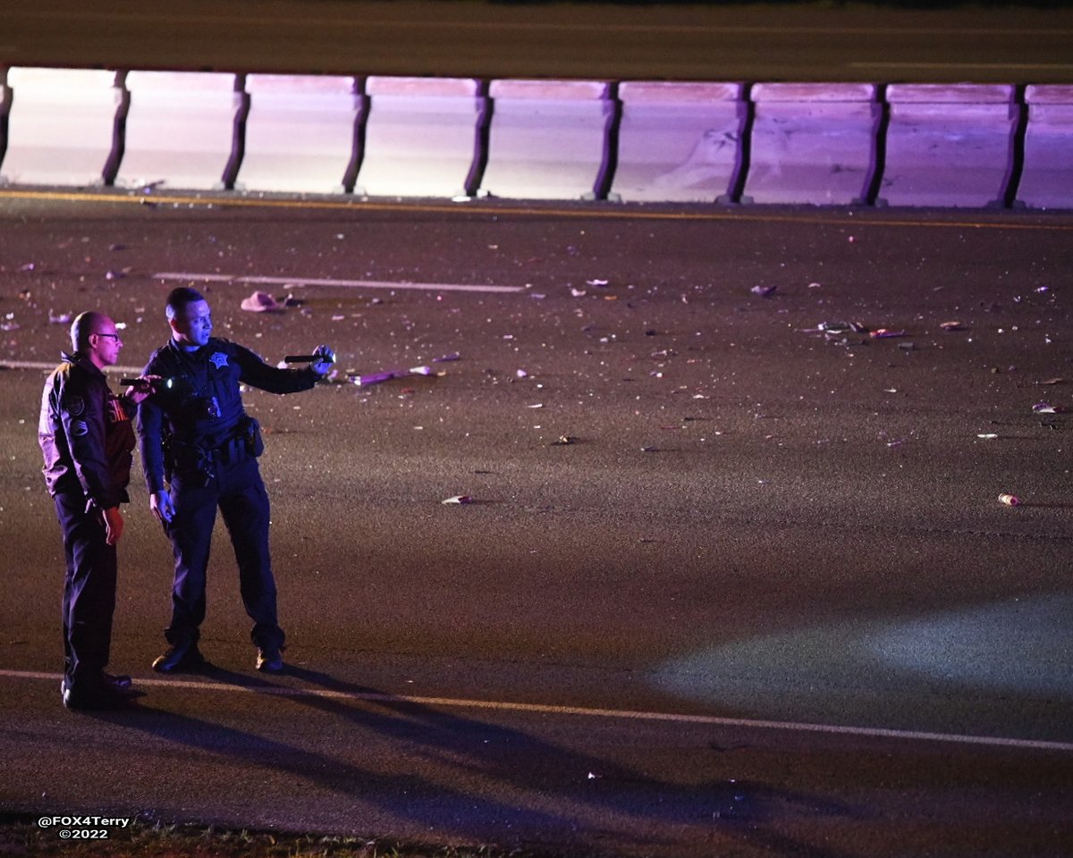 DFWtraffic All EB E RL Thornton Frwy closed at Ferguson Rd. @Dallas_Sheriff deputies are on scene working a deadly multi-vehicle crash.