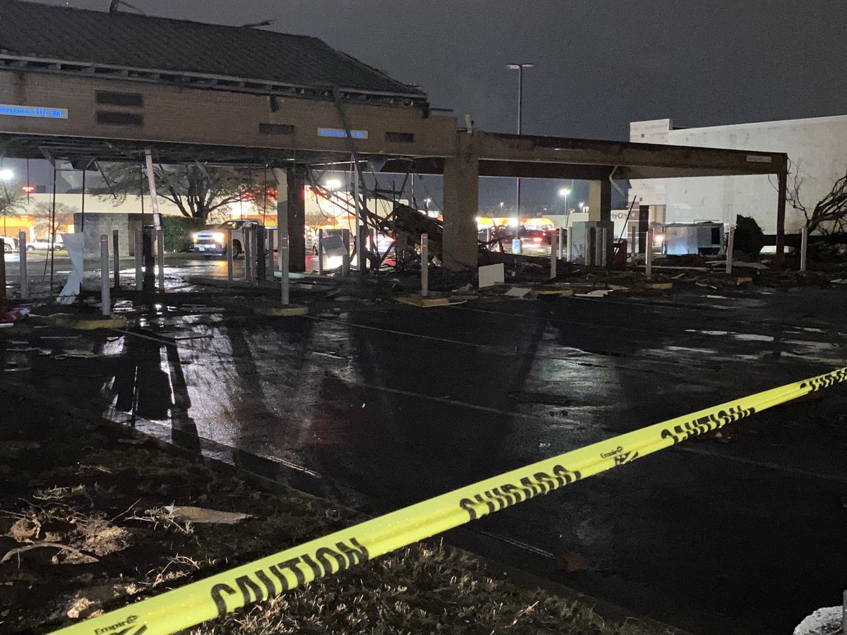 Nighttime images of the tornado damage at this Round Rock shopping center. I talked to employees of the Chili's that were inside when it happened. They're okay, their cars are not. Not sure if people were inside the hard-hit  Bank of America