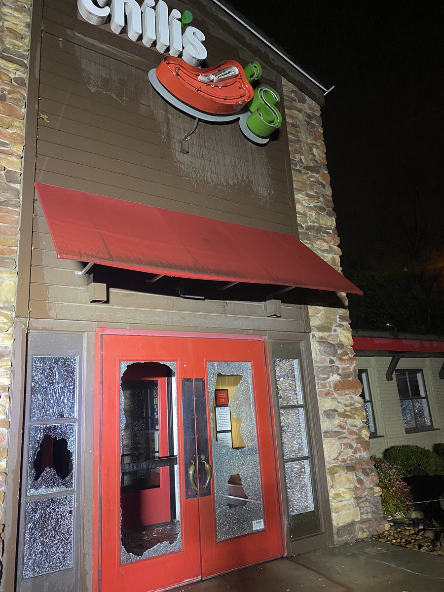 Nighttime images of the tornado damage at this Round Rock shopping center. I talked to employees of the Chili's that were inside when it happened. They're okay, their cars are not. Not sure if people were inside the hard-hit  Bank of America  