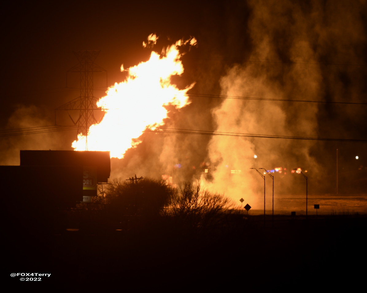 Much of Mansfield shut down this morning after an explosion & fire. This continues to burn near Hwy 360 and 287. 