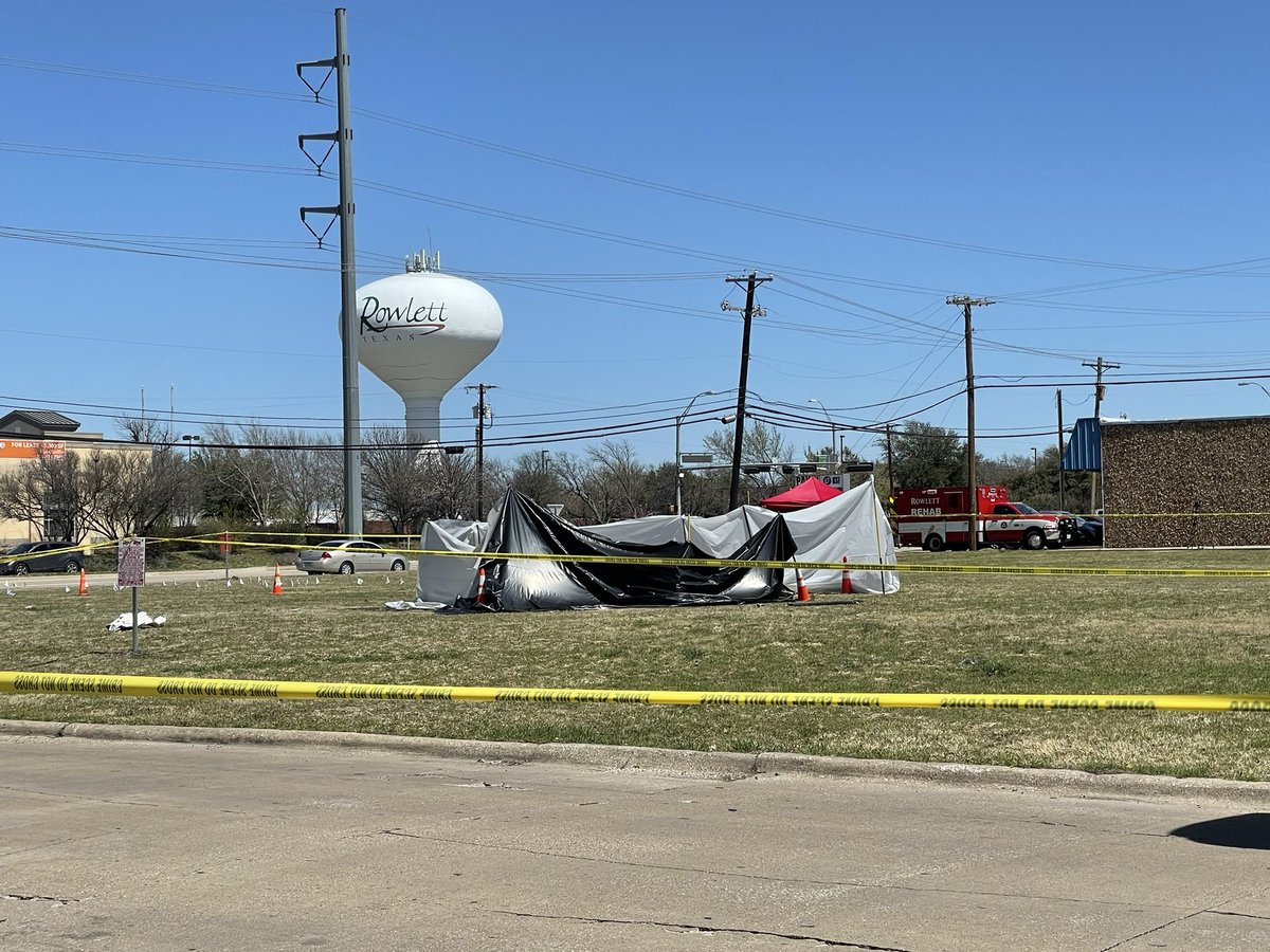 At scene of deadly helicopter crash in Rowlett. The FAA is on scene. Tail number records indicate chopper 2016 Robinson R44 Rotorcraft. Eyewitness says he heard a loud noise, then looked up & saw chopper's rear rotor separated from chopper and both falling from sky