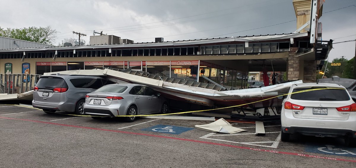 Powerful storm damage from yesterday's severe storm at this @DairyQueen here in Ennis Texas right outside of the Dallas-Fort Worth area