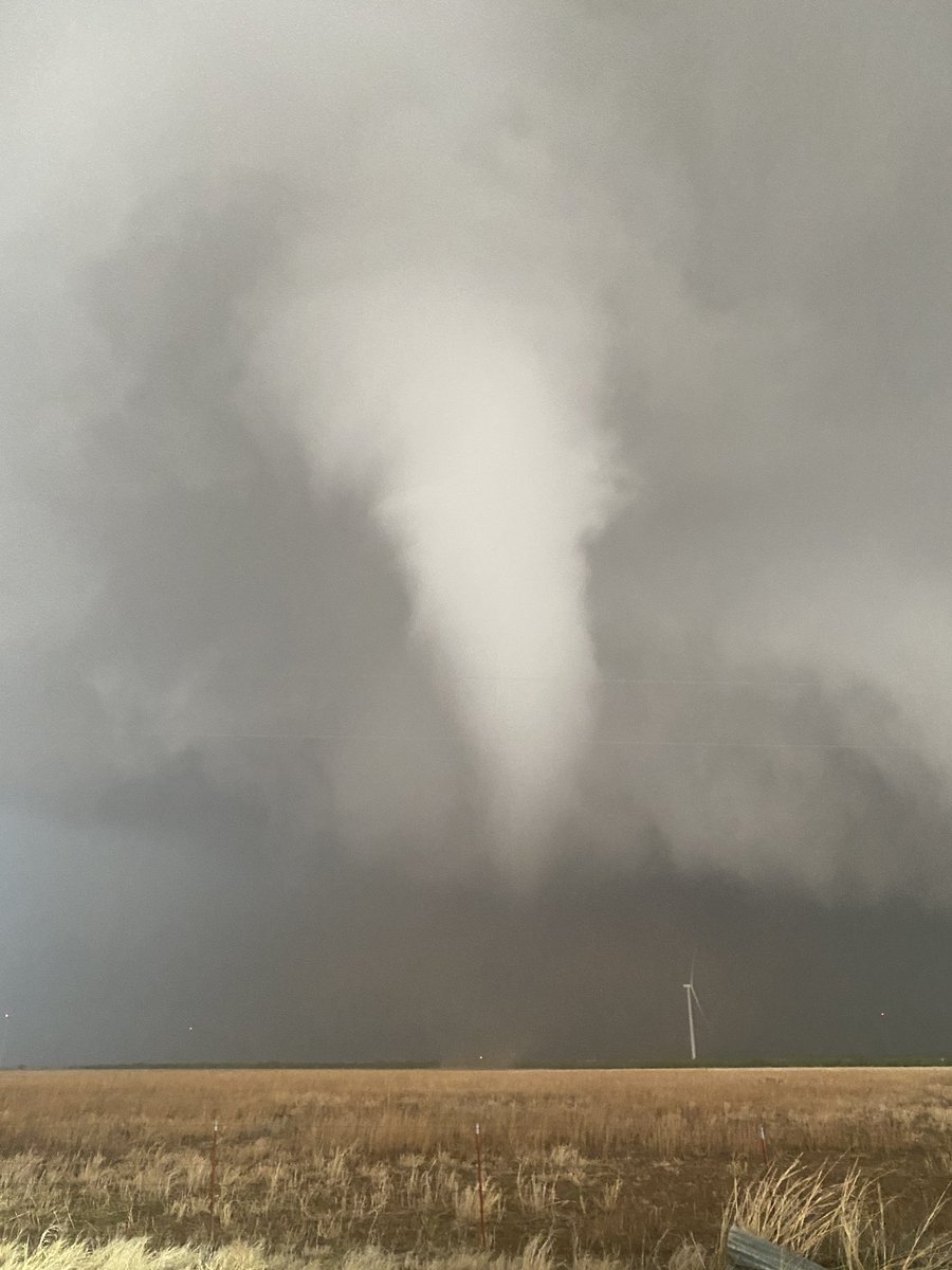 Tornado S of Crowell, TX