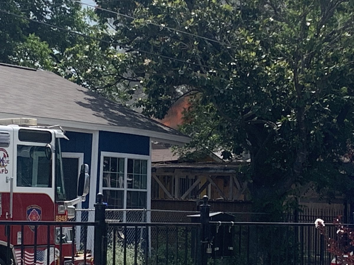 House burning  on the west side. Unknow the case of the fire. This happening off Loma Vista on the west side of San Antonio. Fire crews on the scene